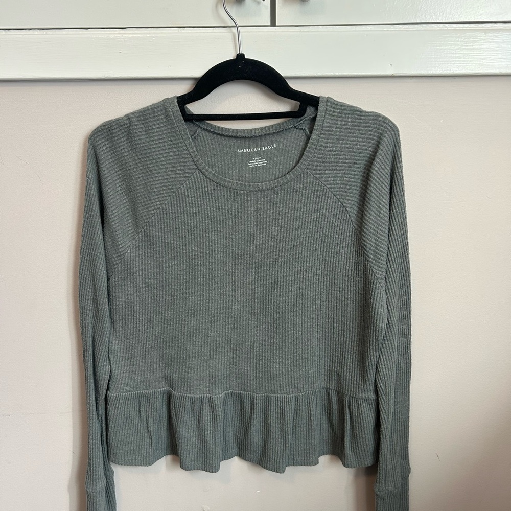 American Eagle Gray Ribbed Top- M
